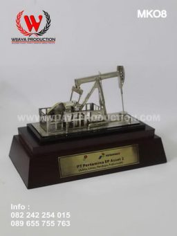 Miniatur Pompa Angguk Pertamina