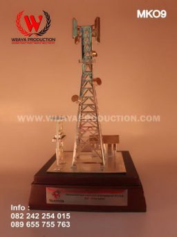 Miniatur Tower BTS Tel...