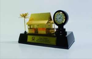 Read more about the article Souvenir Miniatur Rumah Adat sebagai Souvenir Kenang-kenangan