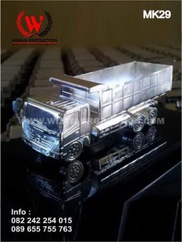 Souvenir Miniatur Truk