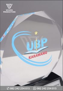 Detail Plakat Akrilik UBP Karawang