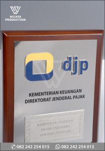 Detail Plakat Kayu Kementerian Keuangan DJP
