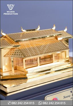 Souvenir Miniatur Ruma...