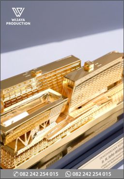 Souvenir Miniatur Univ...