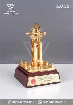 Souvenir Miniatur Tugu...