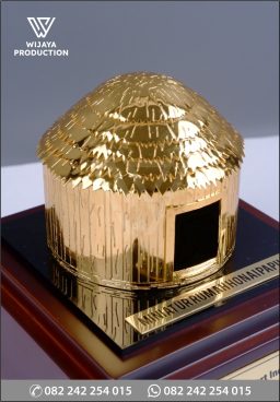 Souvenir Miniatur Ruma...