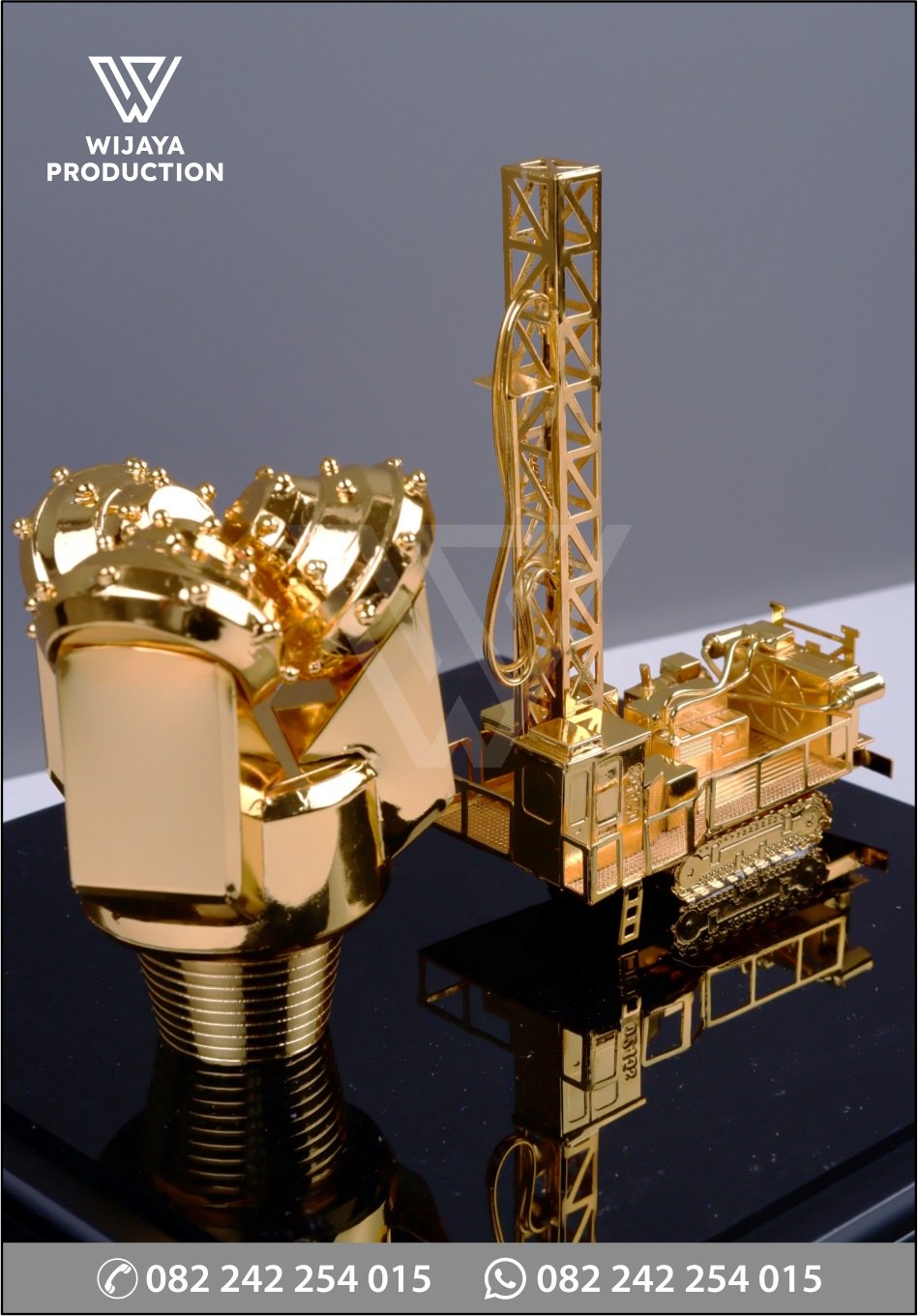 Detail Souvenir Miniatur Drilling & Blasting Award