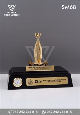 Souvenir Miniatur Tugu...