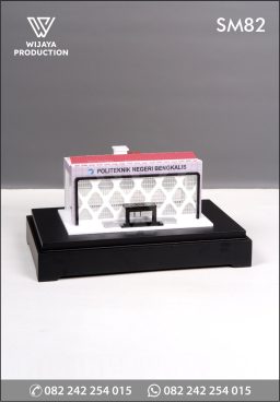 Souvenir Miniatur Poli...