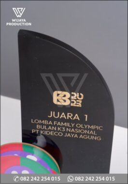 Plakat Akrilik Juara Lomba Family Olympic