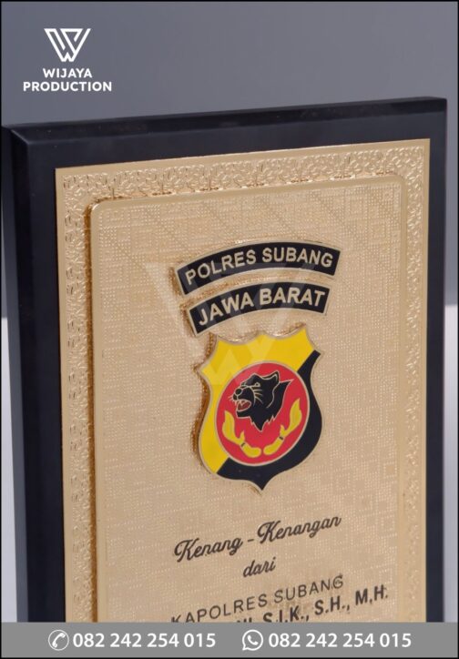 Detail Plakat Kayu Polres Subang Jawa Barat