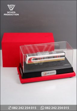 Souvenir Miniatur LRT ...