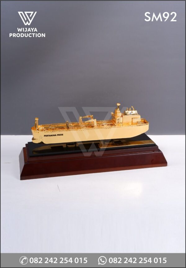 Souvenir Miniatur Kapal Tanker Pertamina Pride