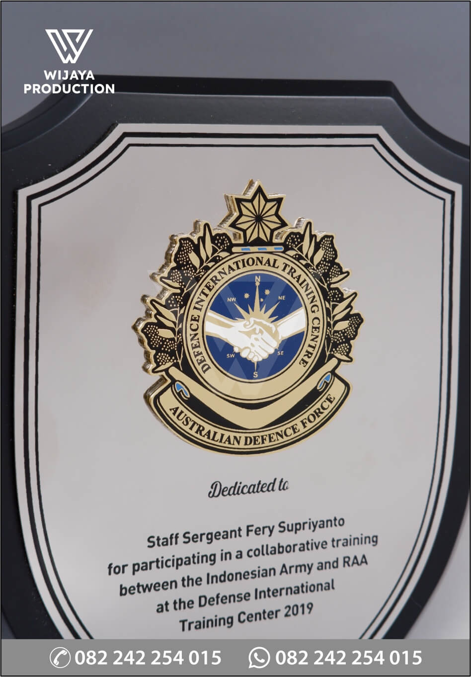 Detail Plakat Kayu Defence International Training Center