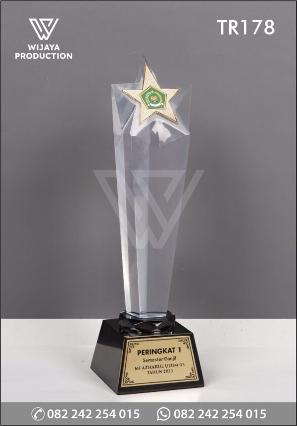 Piala Peringkat 1 MI Azharul Ulum