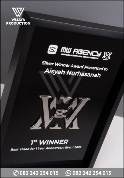 Detail Plakat Kayu MW Agency Silver Winner Award