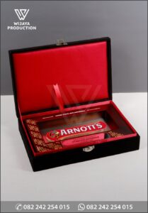 Box Plakat Logam Arnotts