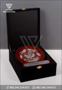 Box Plakat Kayu Bulat Badan POM Serang