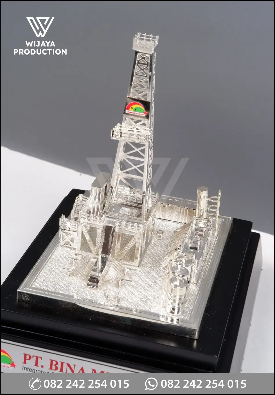 Detail Souvenir Miniatur Rig Onshore PT Bina Mitra Artha