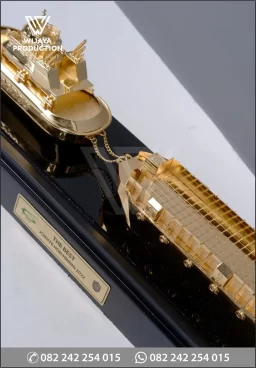 Souvenir Miniatur Kapa...