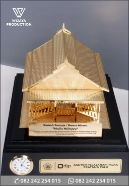 Souvenir Miniatur Ruma...