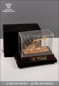 Box Souvenir Miniatur Sucker Rod Pump RH PetroGas