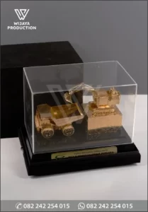 Box Souvenir Miniatur Dump Truck & Excavator PT KPP