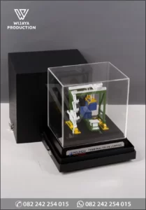 Box Souvenir Miniatur Pelindo Terminal Petikemas Teluk Lamong