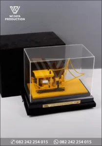 Box Souvenir Miniatur Dewatering PT Resource Equipment Indonesia