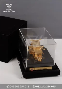 Souvenir Miniatur Ruma...