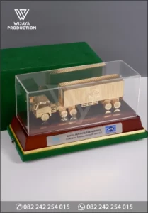Box Souvenir Miniatur Truk Kontainer SPS
