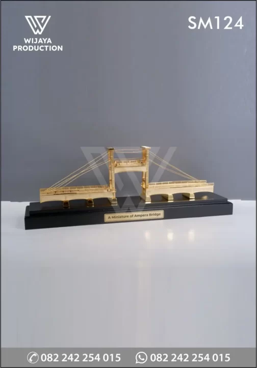 Souvenir Miniatur Ampera Bridge