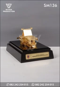 Souvenir Miniatur Ruma...