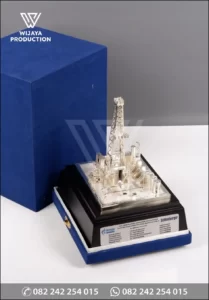 Box Souvenir Miniatur Rig Onshore Gazprom Neft Schlumberger