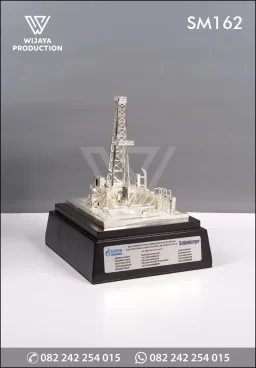 Souvenir Miniatur Rig Onshore Gazprom Neft Schlumberger