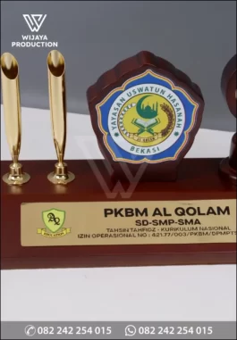 Plakat Kayu Jam Pen Holder PKBM Al Qolam