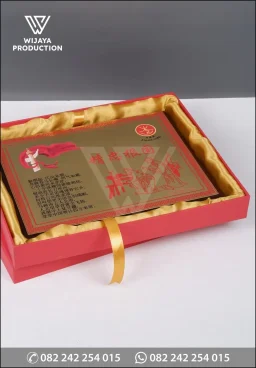 Plakat Kayu Logam Ji Xiang Gong