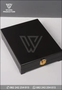 Box Plakat Kayu Eye Level Math Olympiad