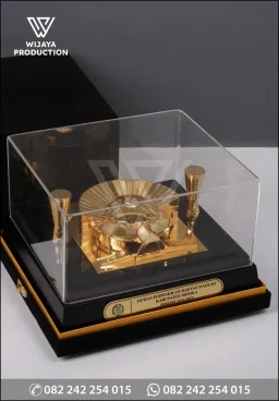 Miniatur Bangunan DPRD...