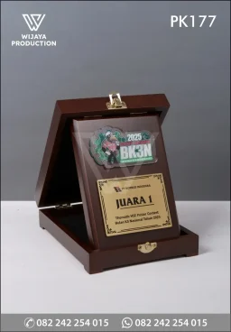 Plakat Kayu Juara Thematic HSE Poster Contest