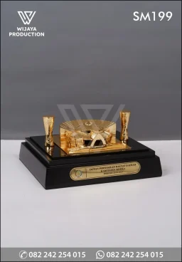 Miniatur Bangunan DPRD...