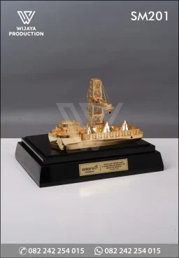 Miniatur Kapal Tongkan...