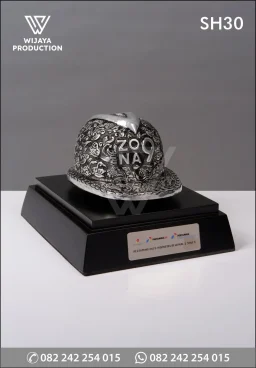 Souvenir Helm Ukir Per...