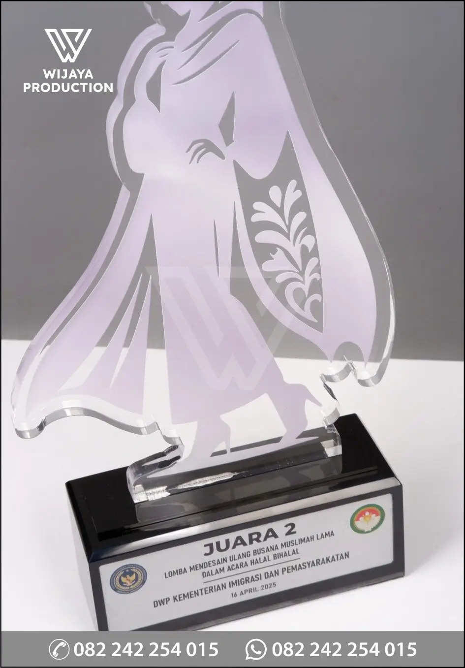 Detail Plakat Akrilik Juara Lomba Mendesain Ulang Busana Muslimah Lama