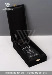 Box Plakat Akrilik 10 Years PT Sampang Sarana Shorebase