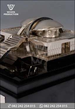 Miniatur Gedung DPR RI