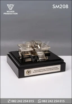 Miniatur Gedung DPR RI