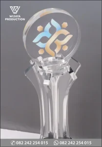 Detail Piala akrilik Juara 1 Putra Duta Genre Jawa Timur 2025