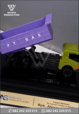 Miniatur Logam Truk Hi...