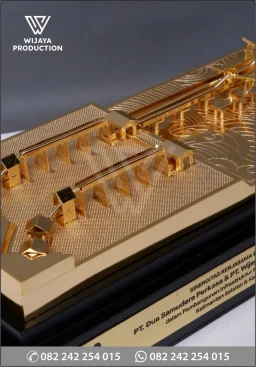 Miniatur Logam CHS Bun...